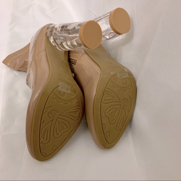 NWT faux leather clear heel bootie size 7 taupe - Picture 3 of 6